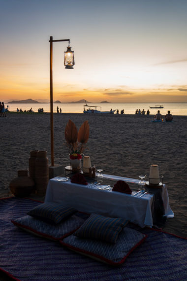 Sudamala Komodo Resort Sunset beach dinner setup