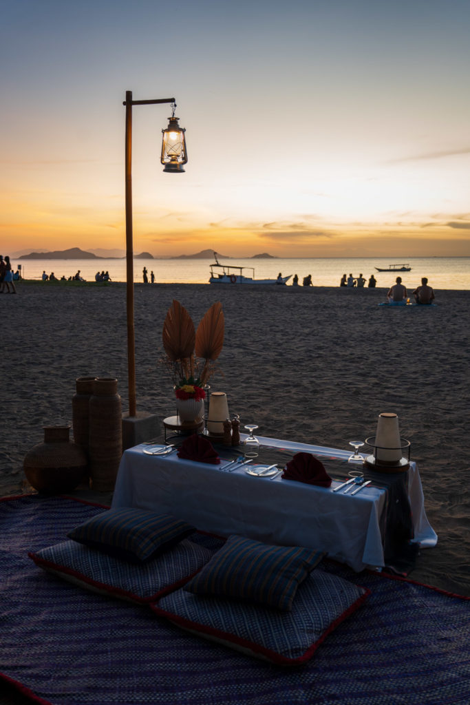 Sudamala Komodo Resort Sunset beach dinner setup