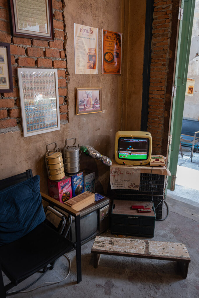 Wanjai Cafe House console