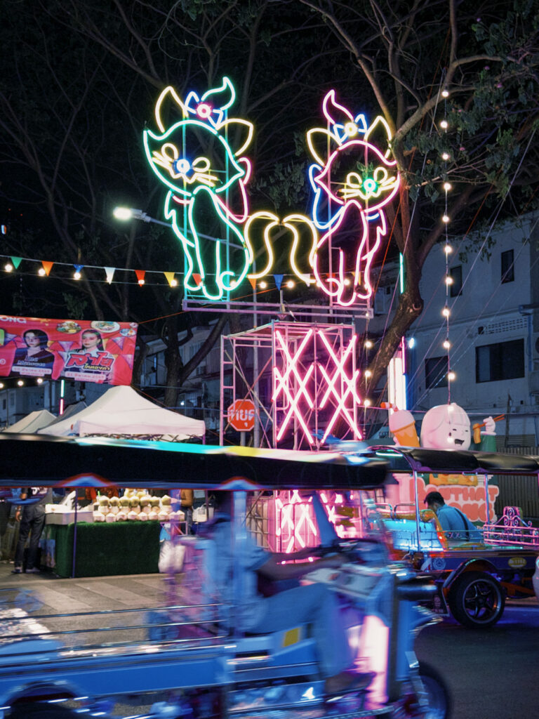 Banthat Thong Night Market tuk tuk
